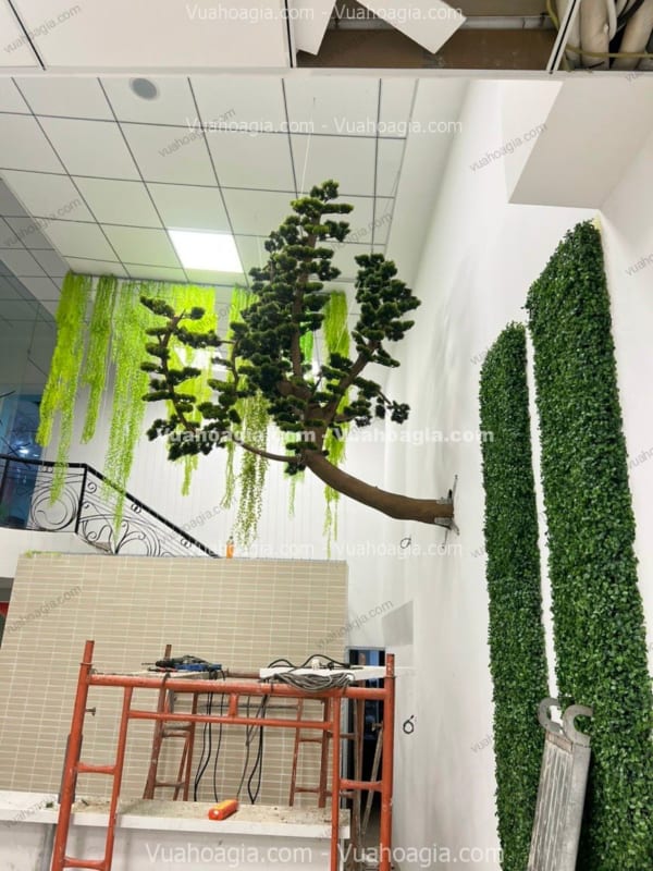 decor cây tùng giả