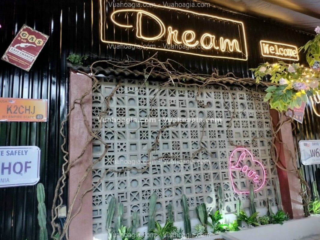 decor hoa leo quán cafe